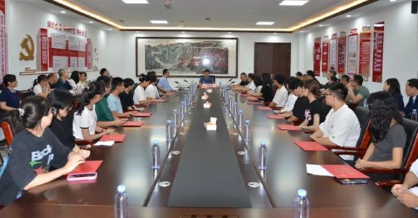 山東一滕集團(tuán)舉行2023年金秋助學(xué)活動