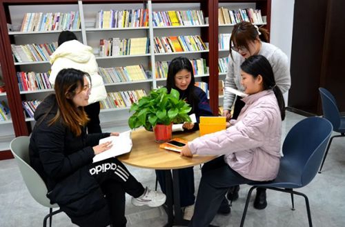 書香悅?cè)恕?閱讀越美麗——山東一滕集團(tuán)工會組織開展“書香三八”讀書活動