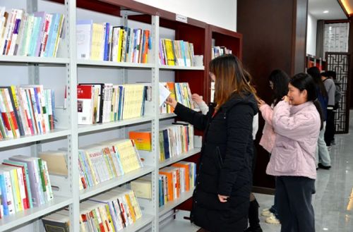 書香悅?cè)恕?閱讀越美麗——山東一滕集團(tuán)工會組織開展“書香三八”讀書活動