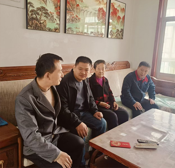 【冬日暖陽(yáng)】一滕鋼結(jié)構(gòu)網(wǎng)架公司走訪慰問(wèn)困難職工
