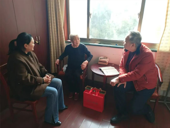 新春傳問(wèn)候，關(guān)懷暖人心——泰城一滕醫(yī)藥公司開(kāi)展春節(jié)走訪慰問(wèn)活動(dòng)
